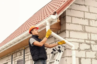 Pose et remplacement de gouttières aux Junies